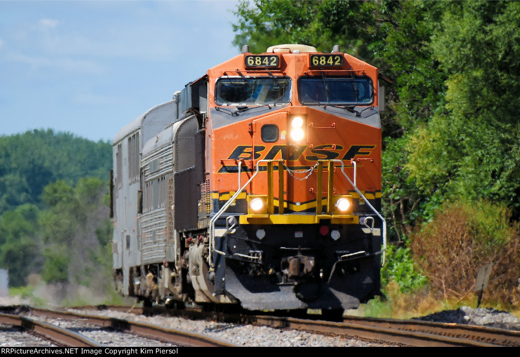 BNSF 6842 Geometry Train